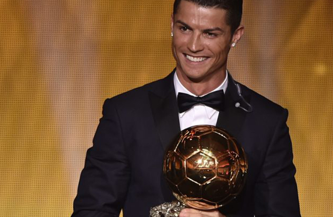 Cristiano Ronaldo leva Bola de Ouro pela quarta vez