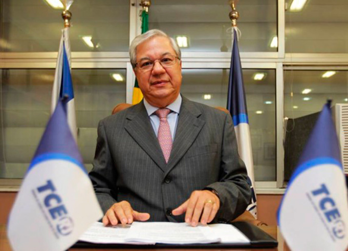 Presidente do TCE-RJ é levado para depor pela PF 