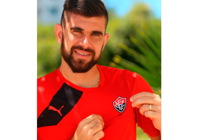 Fernando Miguel renova com o Vitória até 2018
