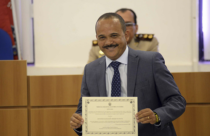 Elinaldo é diplomado prefeito de Camaçari para mandato até 2020