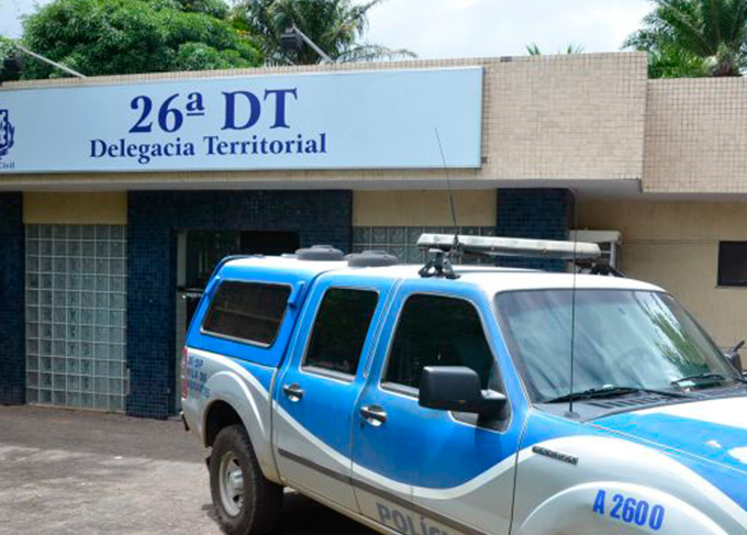 Homem é morto a golpes de facão em via pública 