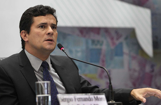 Moro ordena sequestro de apartamento vizinho ao de Lula