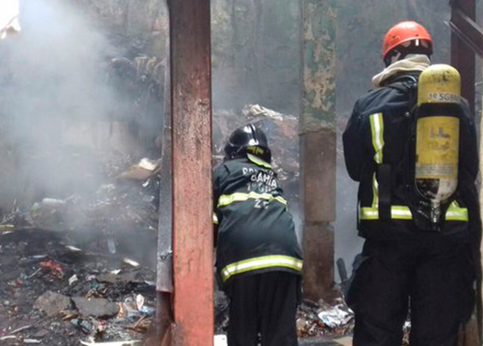 Incêndio atinge casarão próximo ao Elevador Lacerda