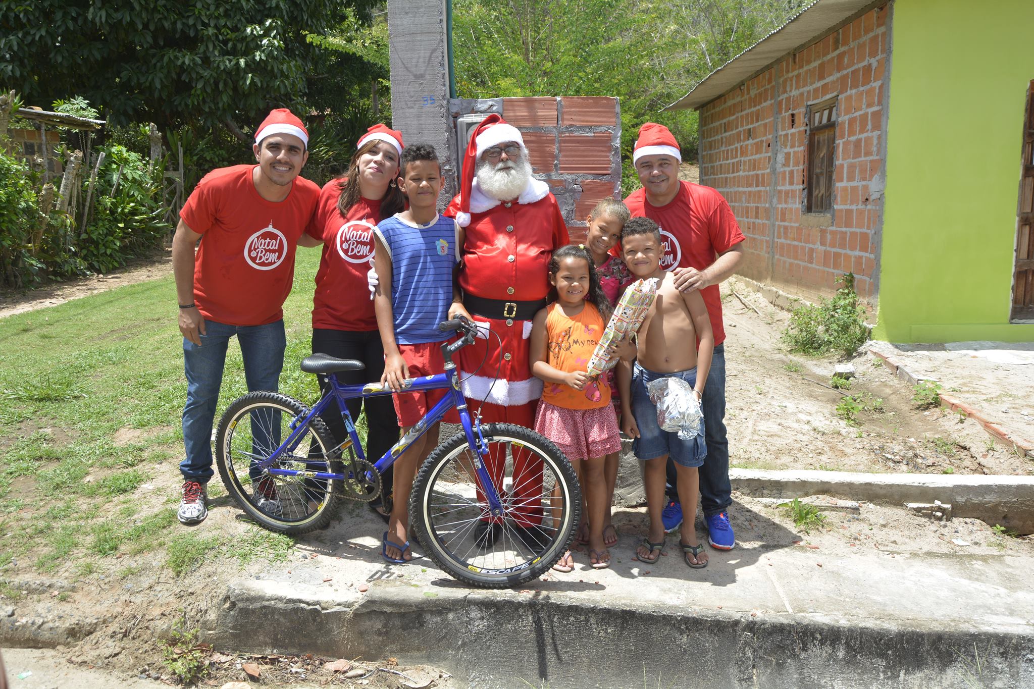 Laser FM e Mais Região levam alegria no 'Natal do Bem'
