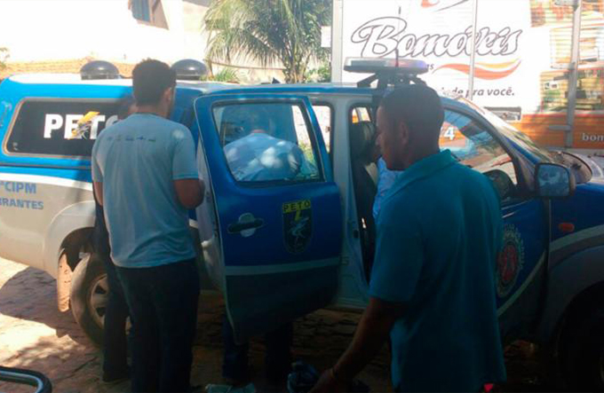 PM faz parto dentro de viatura em Arembepe