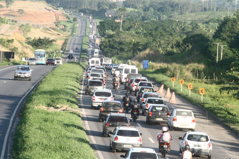  Confira as condições do trânsito na BR-324 nesta sexta