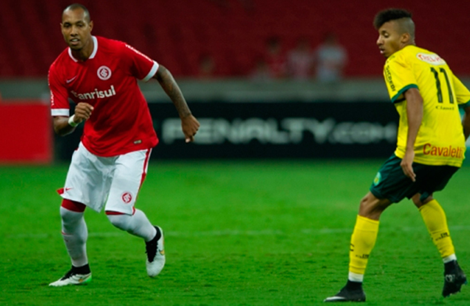 Empresário confirma acerto entre Vitória e Inter pelo zagueiro Alan 