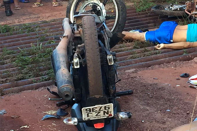 Colisão entre motocicletas deixa dois mortos e um ferido 