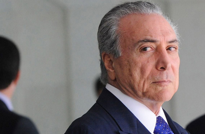 Governo abre licitação para abastecer o avião com 500 potes de sorvetes