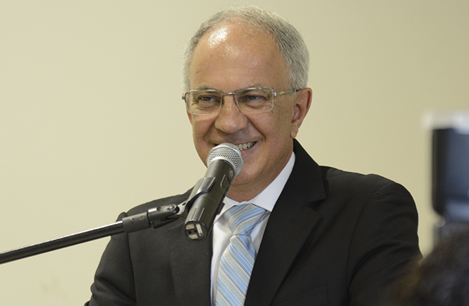 Prefeito e vereadores são empossados na Câmara