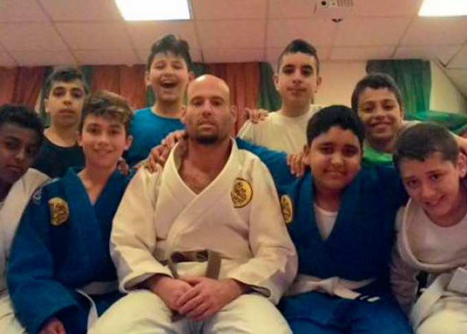 Brasileiro usa jiu-jitsu para aproximar árabes e judeus em Israel