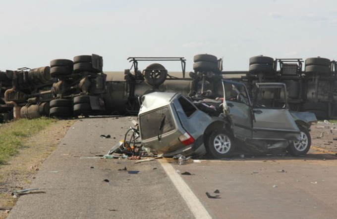 Quatro pessoas morrem em grave acidente na BR-324