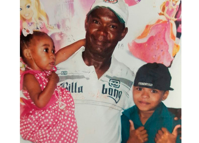 Pai é suspeito de incendiar casa e matar quatro filhos e um bebê