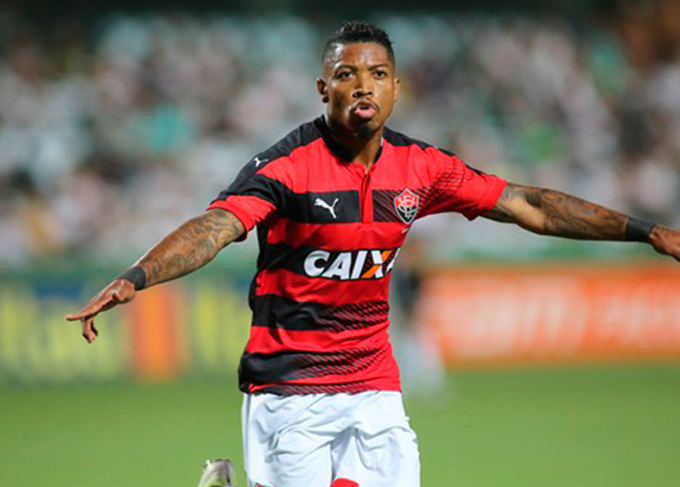 Atacante Marinho anuncia a saída do Vitória
