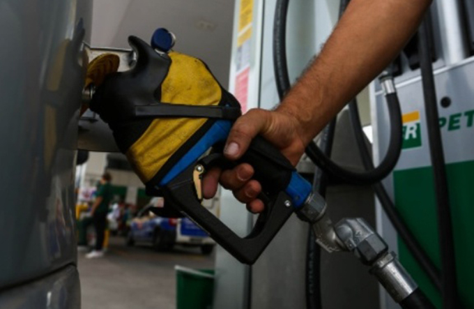 Petrobras anuncia aumento de 6% no preço do diesel