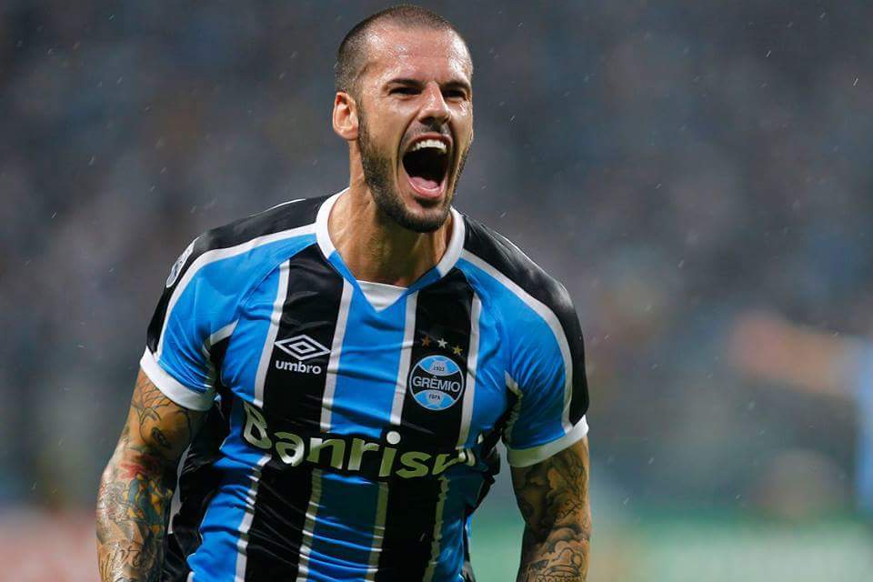 Vitória confirma acerto com zagueiro Fred