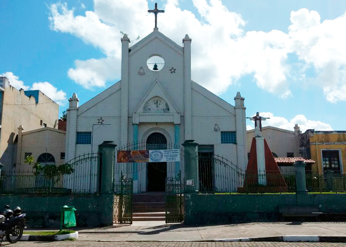 Igreja Católica realiza missa da primeira sexta do mês 