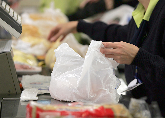 Supermercado dá desconto para quem não usar sacola plástica