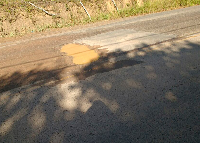 Buraco causa transtornos a moradores do Amado Bahia 