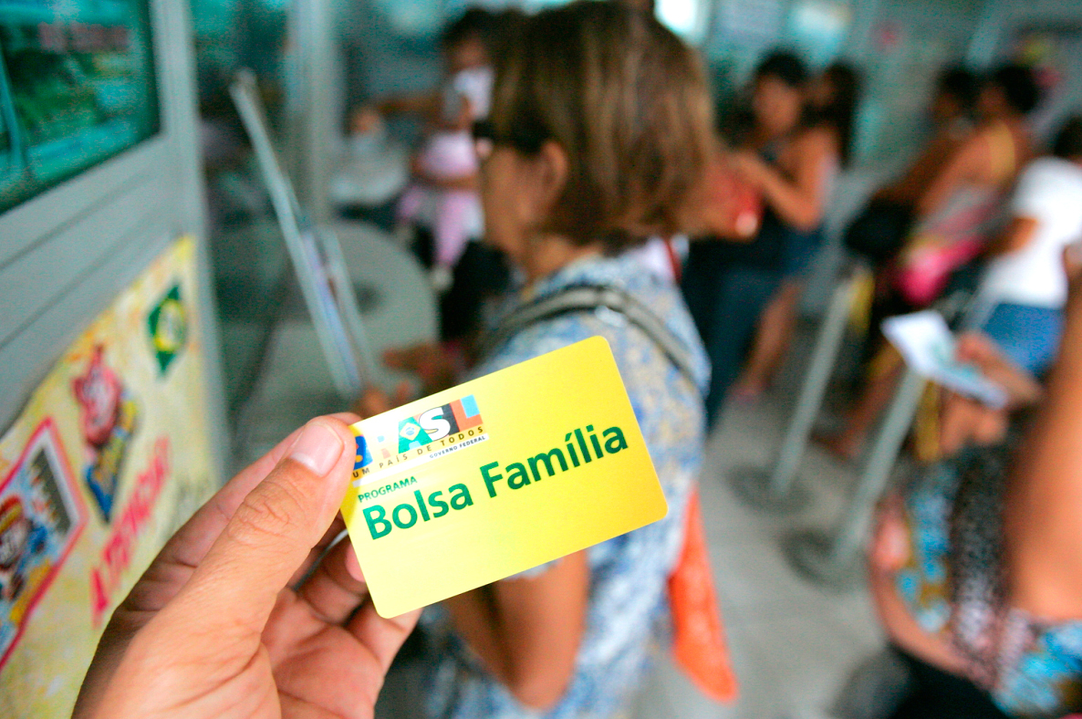 Beneficiários do Bolsa Família devem recadastrar Tarifa Social 