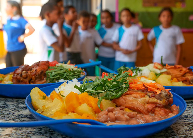 Bandidos arrombam escola e levam lanche das crianças