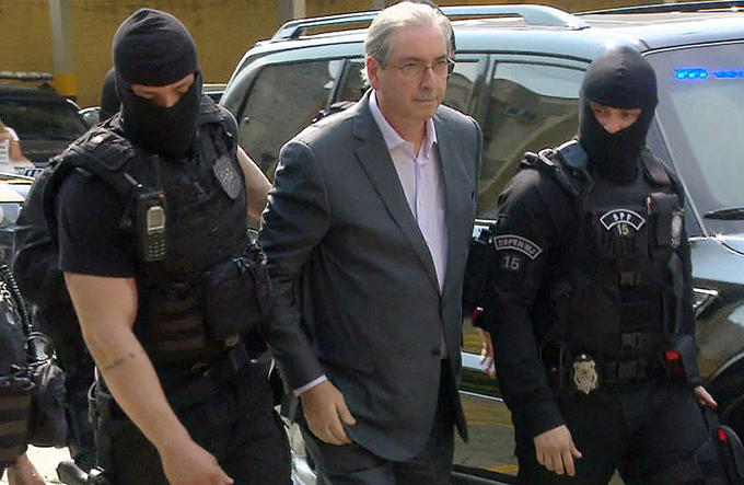 PF faz ação contra fraude com celular achado com Cunha