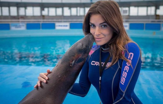 Ex-miss pode ficar cega por ser atacada com ácido por ex