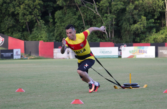 Chileno Pineda está empolgado com chance no Leão