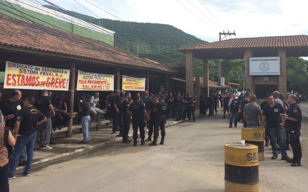 Sem receber, policiais civis e agentes penitenciários fazem paralisações