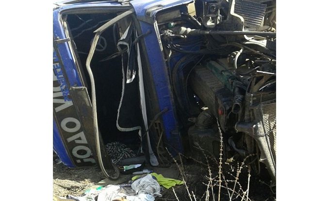 Colisão entre carro e carreta deixa mortos na BR-116 