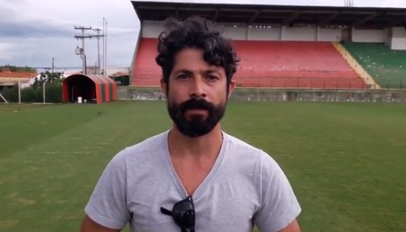 Ex-Vitória é chamado de 'Mendigo' por novo clube