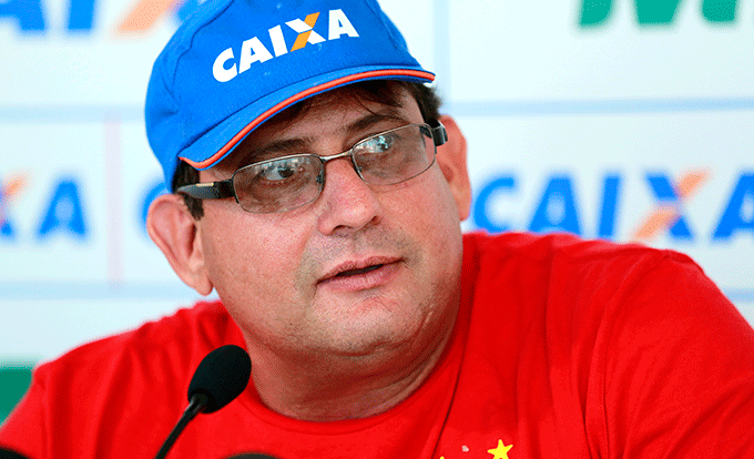 Guto Ferreira planeja time do Bahia com mais posse de bola