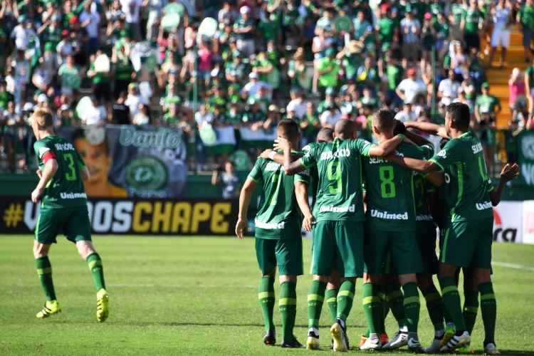 Chapecoense empata em primeiro duelo após tragédia 