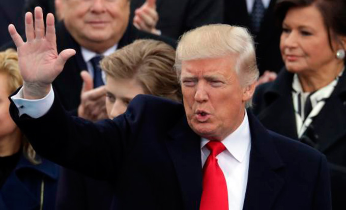 Trump deve assinar decreto para construção de muro na fronteira