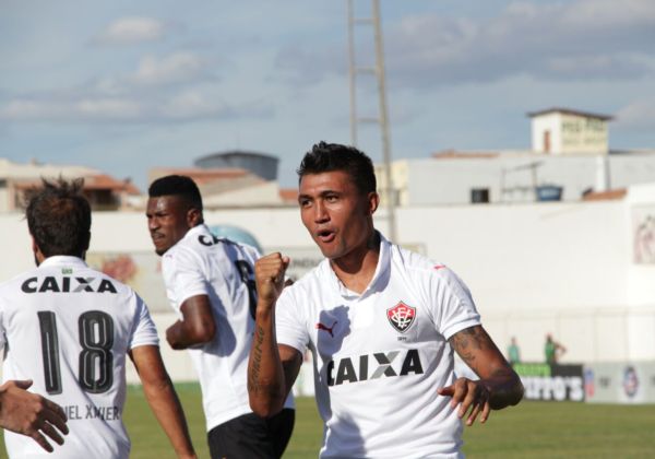 Fora de casa, Vitória estreia vencendo a Juazeirense
