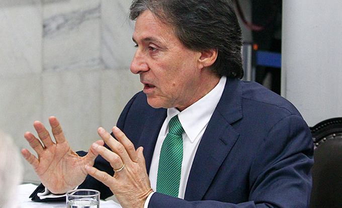 PMDB define que Eunício disputará a presidência do Senado