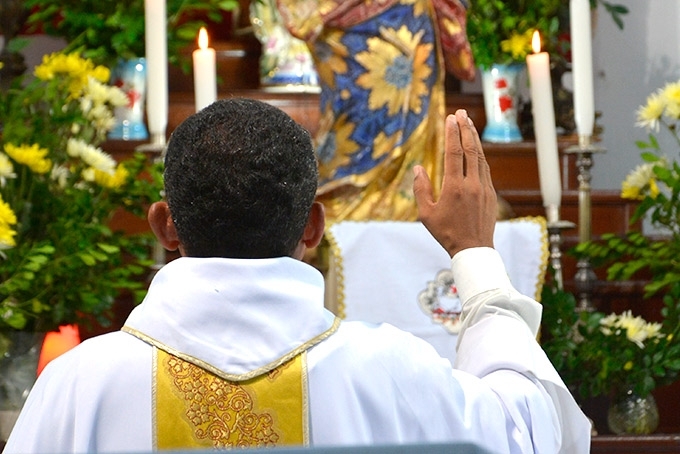 Igreja Católica celebra missa de Santo Antônio 