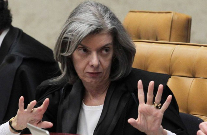 Cármen vai consultar ministros antes de sortear novo relator 