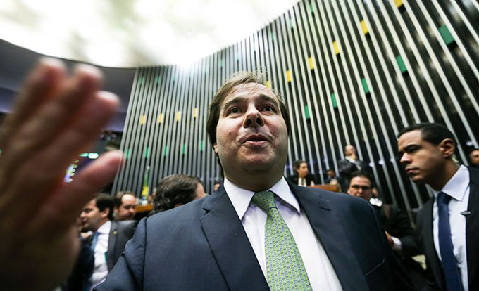 Rodrigo Maia é reeleito em primeiro turno presidente 