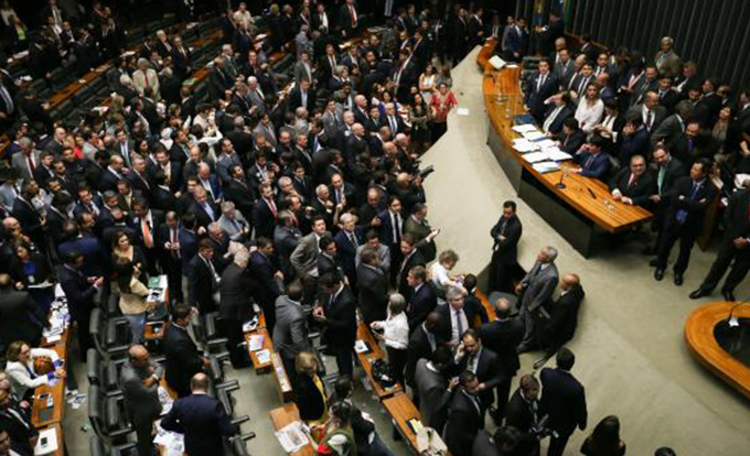 Maia promete instalar comissão da reforma da Previdência