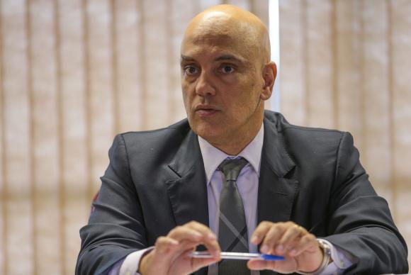 Aécio comunica desfiliação de Alexandre de Moraes do PSDB