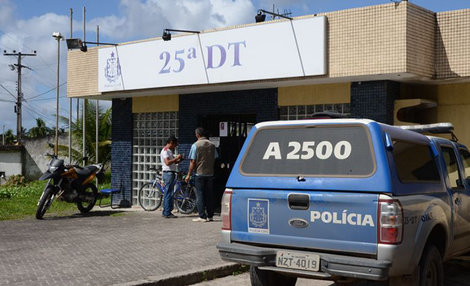 Motocicleta é tomada de assalto em Dias d’Ávila