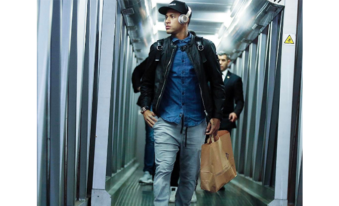 Neymar banca mais de 20 viagens de amigos a Barcelona