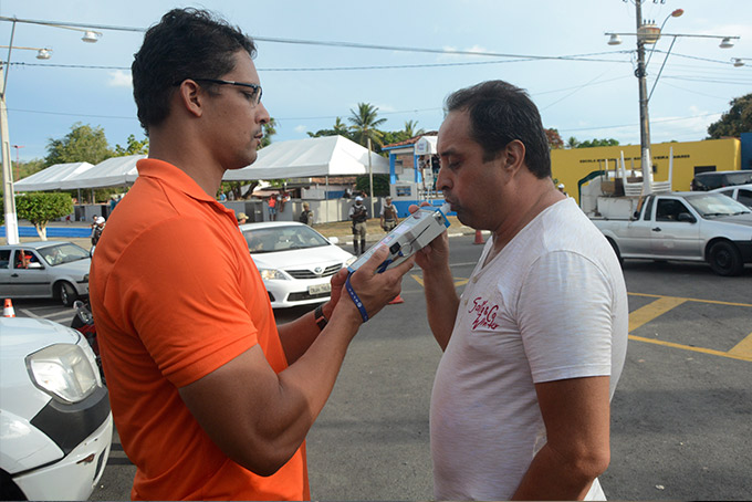 Detran e PM fazem blitz de alcoolemia em Mata de S. João 