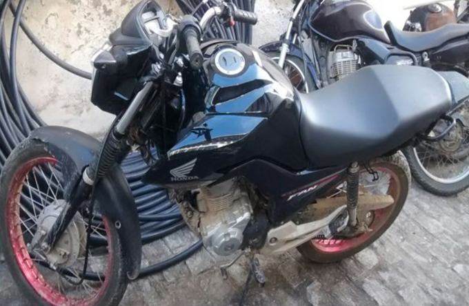 Motocicleta é roubada nesta madrugada em Dias d’Ávila