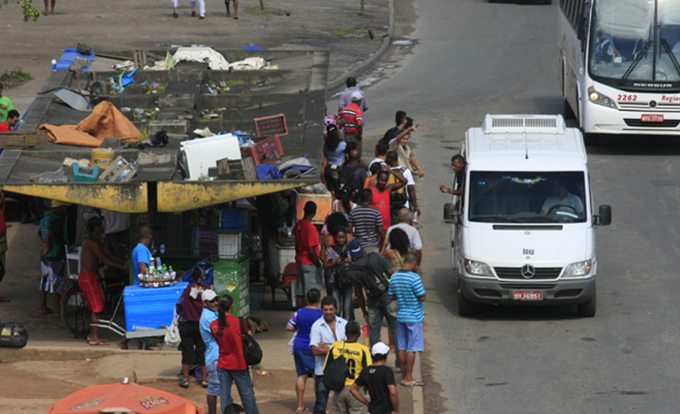 Agerba autua motoristas por transporte irregular