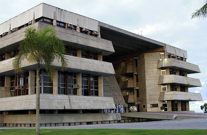 Deputados que faltarem sessões vão ter 4% cortados do salário