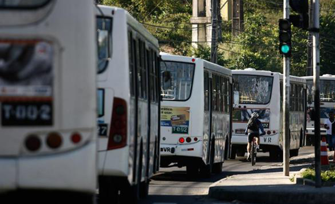 Rodoviários decretam estado de greve e podem anunciar paralisação