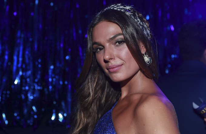 Isis Valverde comemora 30 anos em festão com famosos