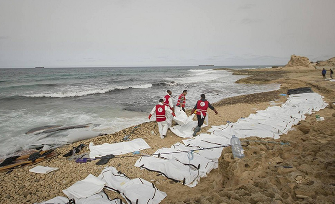 74 corpos de migrantes são encontrados em praia 